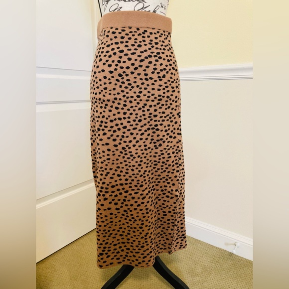 NWT MINKPINK LEOPARD KNIT SKIRT LARGE - Picture 2 of 4